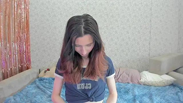 Snapshot of crystalnut chatting on 02.04.25 crystalnut online show from 02.04.25