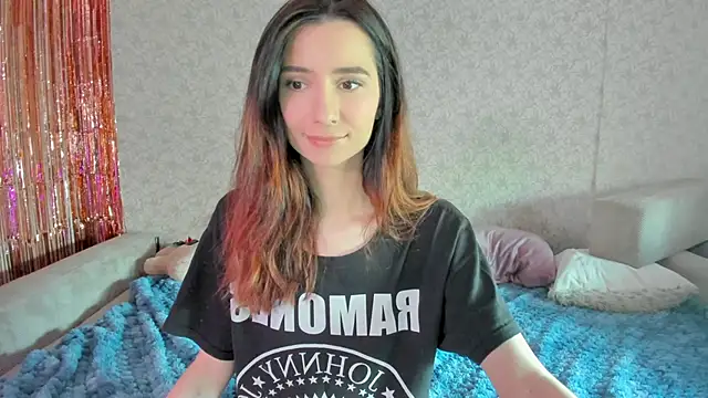 Snapshot of crystalnut chatting on 02.05.25 crystalnut online show from 02.05.25