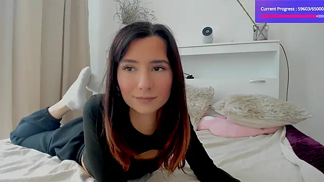 Snapshot of crystalnut chatting on 10.05.25 crystalnut online show from 10.05.25