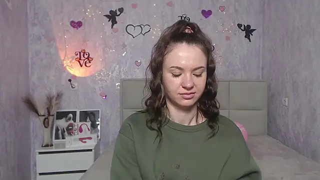 KaraCriegs online show from 02.11.25