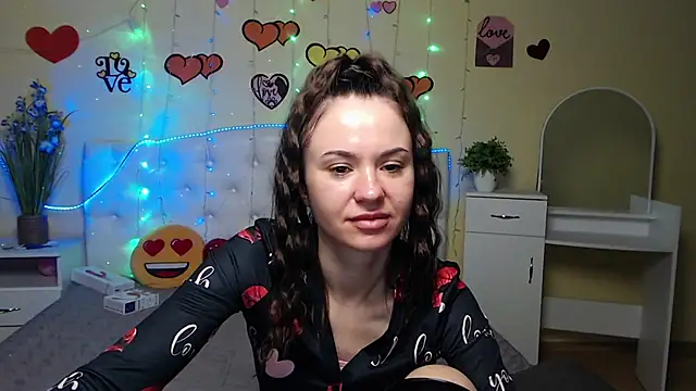 KaraCriegs online show from 02.13.25