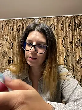 NadiraNoor online show from 10.17.25