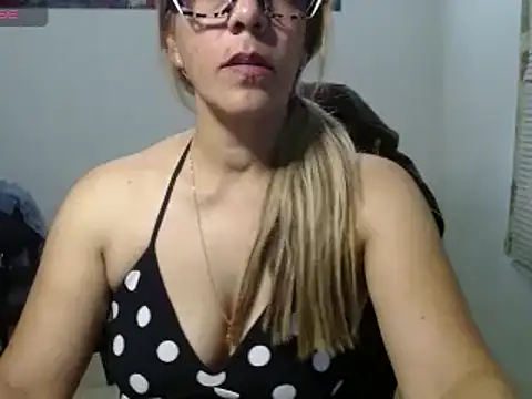 Snapshot of horny_paty chatting on 12.24.24 horny paty online show from 12.24.24