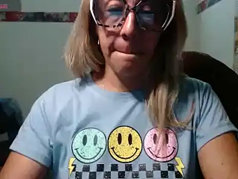Snapshot of horny_paty chatting on 12.28.24 horny paty online show from 12.28.24