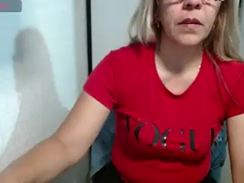 Snapshot of horny_paty chatting on 01.01.25 horny paty online show from 01.01.25