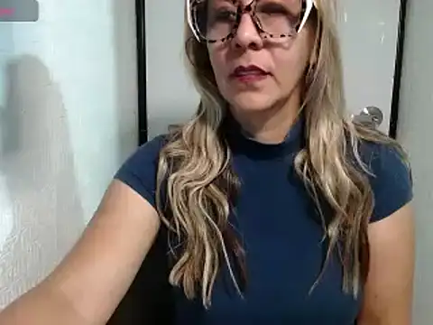 Snapshot of horny_paty chatting on 01.10.25 horny paty online show from 01.10.25