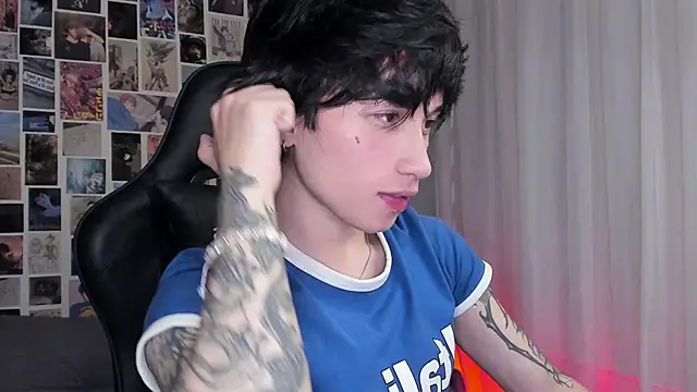 Snapshot of liamelf chatting on 09.25.25 liamelf online show from 09.25.25