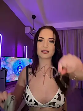 AvaGianna online show from 02.25.25