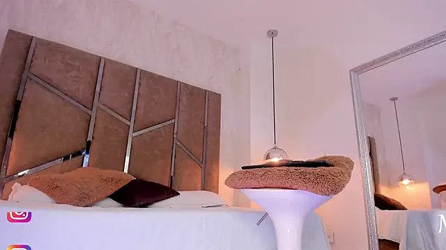 Martinaa Jones  online show from 01.24.25