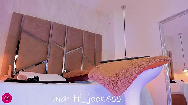 Martinaa Jones  online show from 02.23.25