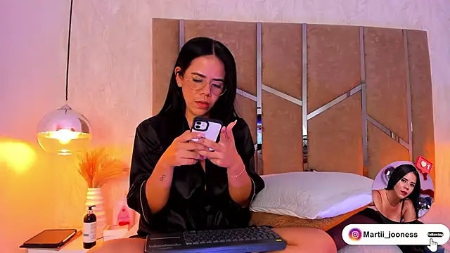 Martinaa Jones  online show from 03.08.25