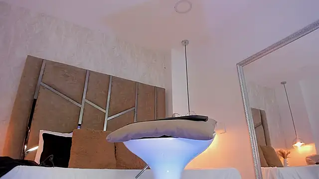 Martinaa Jones  online show from 03.03.26