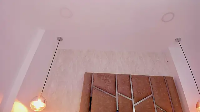 Martinaa Jones  online show from 03.31.26