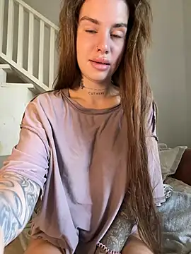 EmiliaCatalina online show from 12.17.24