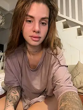 EmiliaCatalina online show from 12.20.24