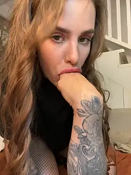 EmiliaCatalina online show from 12.20.24