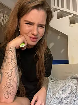 EmiliaCatalina online show from 12.21.24