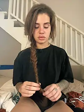 EmiliaCatalina online show from 12.21.24