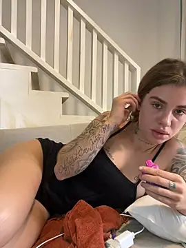 EmiliaCatalina online show from 12.22.24