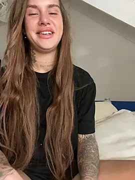 EmiliaCatalina online show from 12.27.24