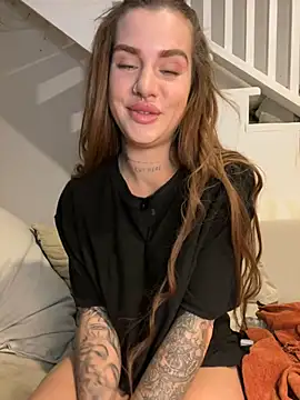 EmiliaCatalina online show from 12.27.24