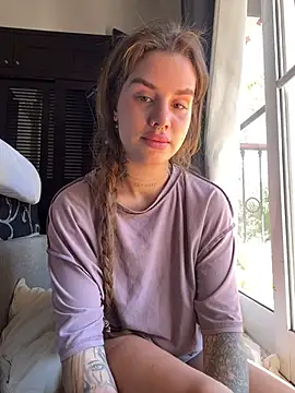 EmiliaCatalina online show from 12.29.24