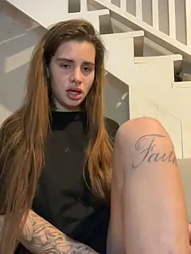 EmiliaCatalina online show from 12.31.24