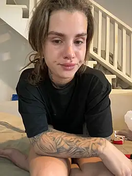 EmiliaCatalina online show from 12.31.24