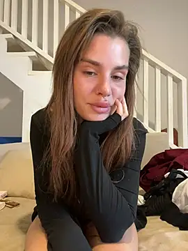 EmiliaCatalina online show from 01.03.25