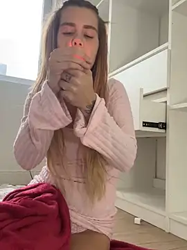 EmiliaCatalina online show from 10.29.25