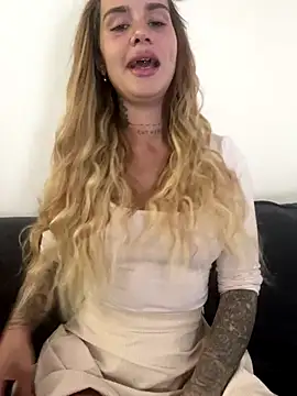 EmiliaCatalina online show from 12.21.25