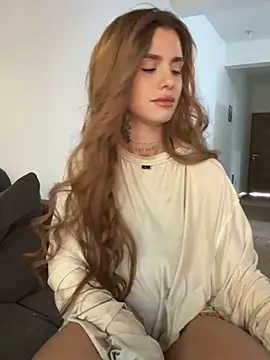 EmiliaCatalina online show from 03.13.26