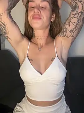 EmiliaCatalina online show from 04.19.26