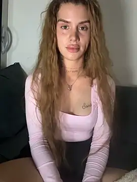 Snapshot of EmiliaCatalina chatting on 04.27.26 EmiliaCatalina online show from 04.27.26