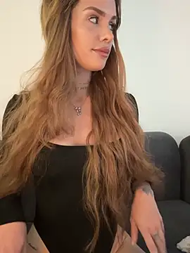Snapshot of EmiliaCatalina chatting on 05.24.26 EmiliaCatalina online show from 05.24.26