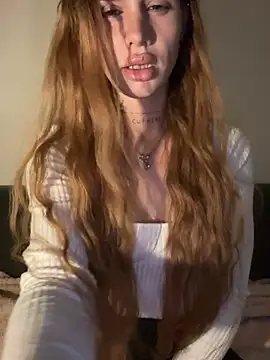Snapshot of EmiliaCatalina chatting on 06.07.26 EmiliaCatalina online show from 06.07.26