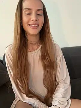 Snapshot of EmiliaCatalina chatting on 07.10.26 EmiliaCatalina online show from 07.10.26