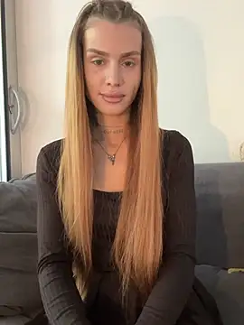 Snapshot of EmiliaCatalina chatting on 07.15.26 EmiliaCatalina online show from 07.15.26