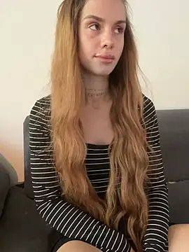 Snapshot of EmiliaCatalina chatting on 07.22.26 EmiliaCatalina online show from 07.22.26