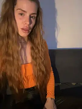 Snapshot of EmiliaCatalina chatting on 07.28.26 EmiliaCatalina online show from 07.28.26