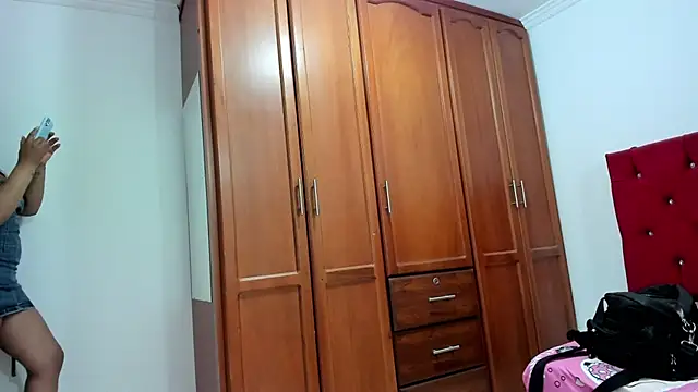 Snapshot of youlittle_perverts chatting on 10.04.25 youlittle perverts online show from 10.04.25