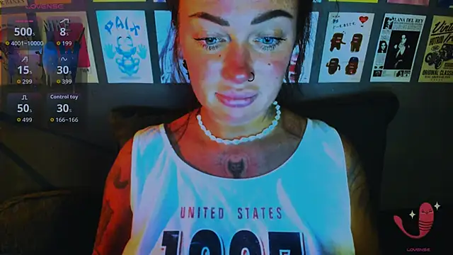 Snapshot of EllieOz chatting on 04.08.26 EllieOz online show from 04.08.26