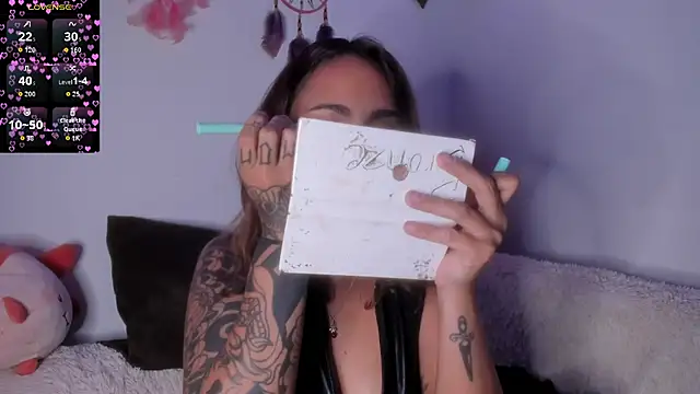 Violette-Ramirez01 online show from 11.26.25