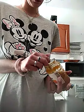 Snapshot of LauraBaby chatting on 09.29.25 LauraBaby online show from 09.29.25