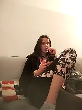 Snapshot of LauraBaby chatting on 10.05.25 LauraBaby online show from 10.05.25