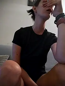 Snapshot of LauraBaby chatting on 10.24.25 LauraBaby online show from 10.24.25