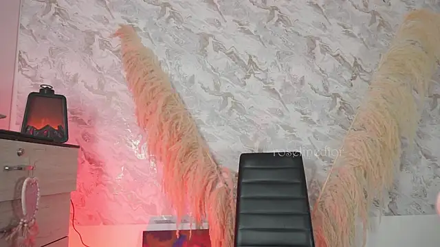 Snapshot of roselinedior chatting on 09.15.25 roselinedior online show from 09.15.25