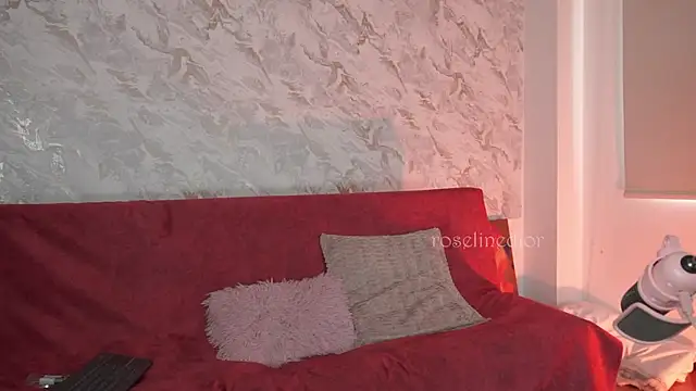 Snapshot of roselinedior chatting on 09.19.25 roselinedior online show from 09.19.25