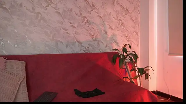 Snapshot of roselinedior chatting on 09.20.25 roselinedior online show from 09.20.25