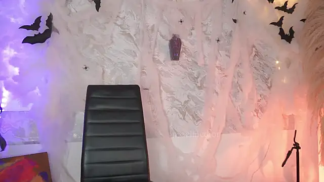 Snapshot of roselinedior chatting on 10.21.25 roselinedior online show from 10.21.25